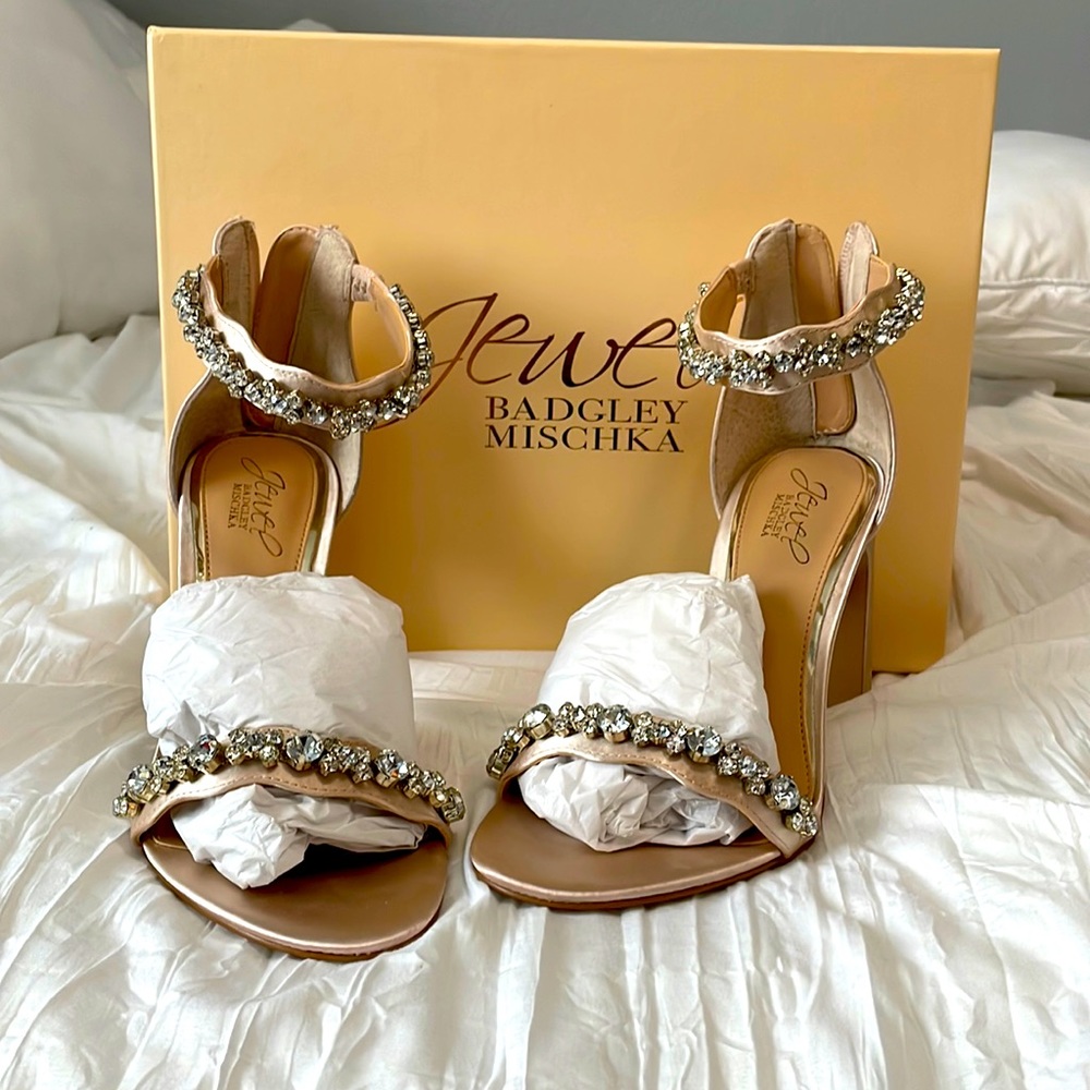Jewel Badgley Mischka Stacked Heel shoes